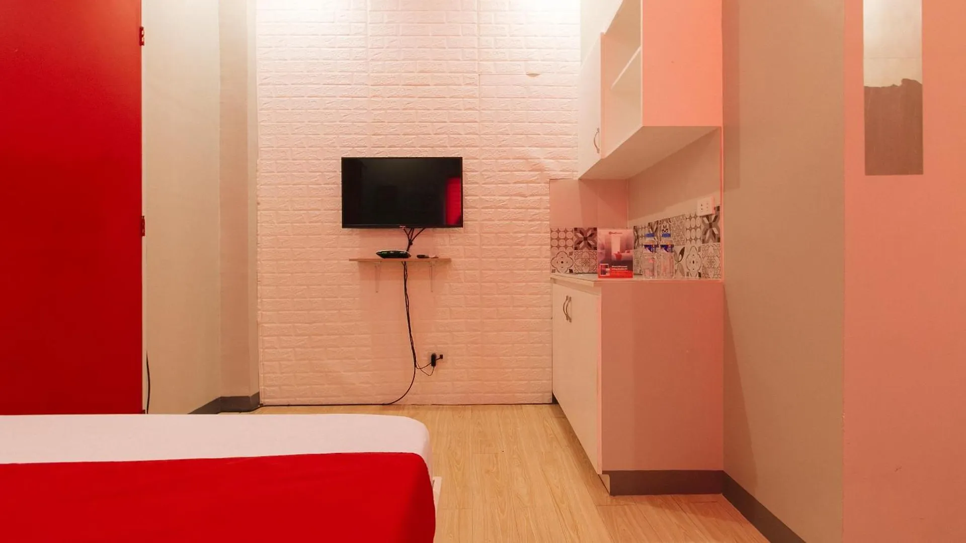 Hotel Reddoorz Near Christ The King Medical Center Las Piñas 3*,
