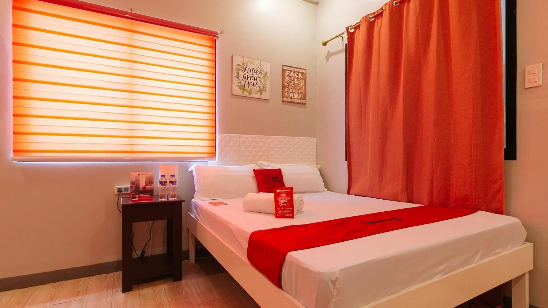 ***  Reddoorz Near Christ The King Medical Center Hotel Las Pinas Philippines