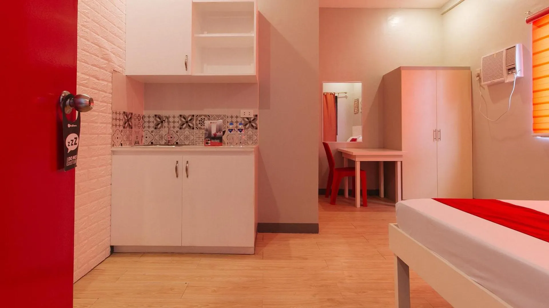 Reddoorz Near Christ The King Medical Center Hotel Las Pinas 3*,  Philippines